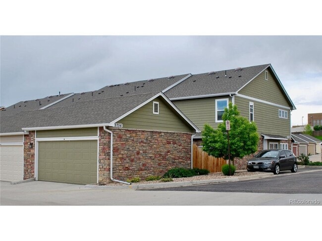 Building Photo - Available 4/2: Beautiful End Unit Townhome in Cherrywood Park