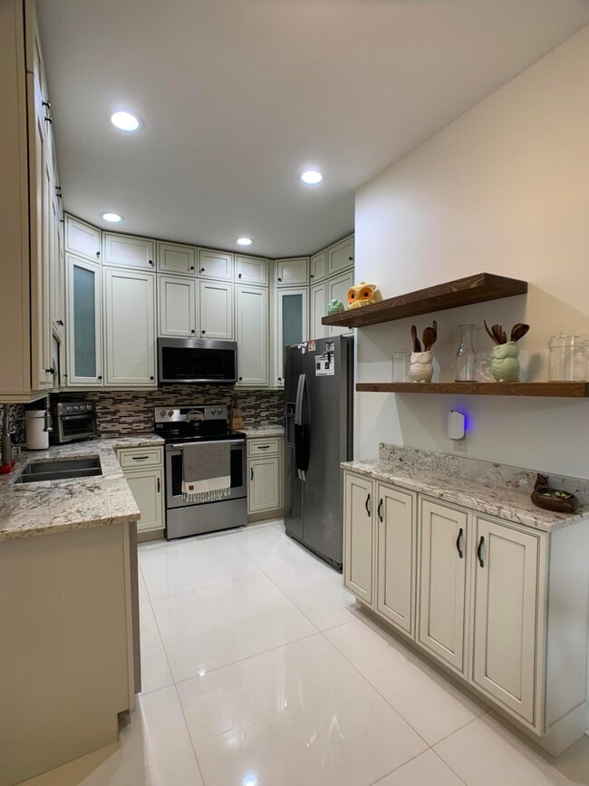 Building Photo - 10465 Mateo Ct