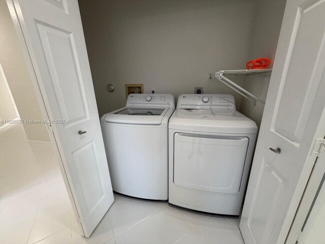 Building Photo - 3951 Redondo Ct