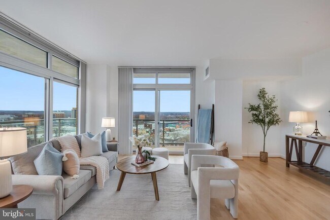 Building Photo - 5750 Bou Ave