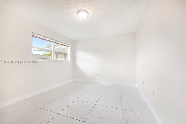 Building Photo - 2009 NW 32nd St