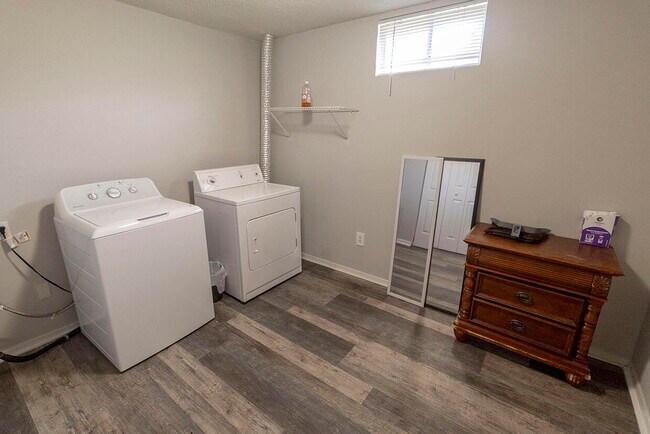 Building Photo - 201 Wheaton Ct