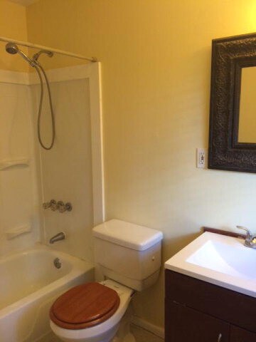 Building Photo - 5 Roslyn Cir