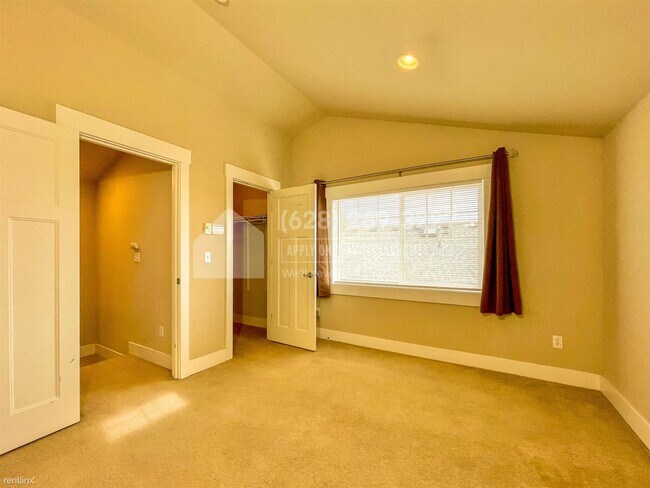 Building Photo - 3 br, 2.5 bath Townhome - 9209 Interlake A...