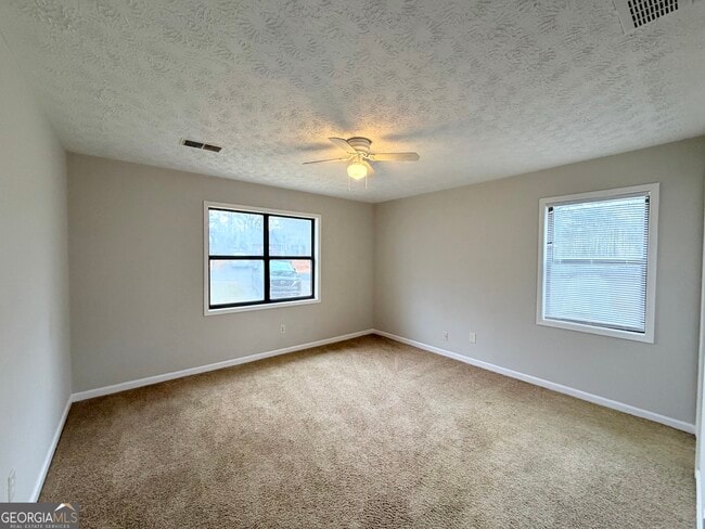 Building Photo - 102 Kimberly Way SW