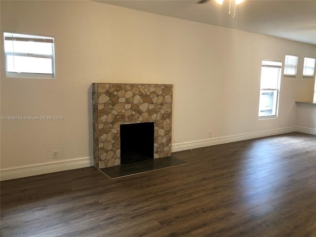 Building Photo - 112 N D St