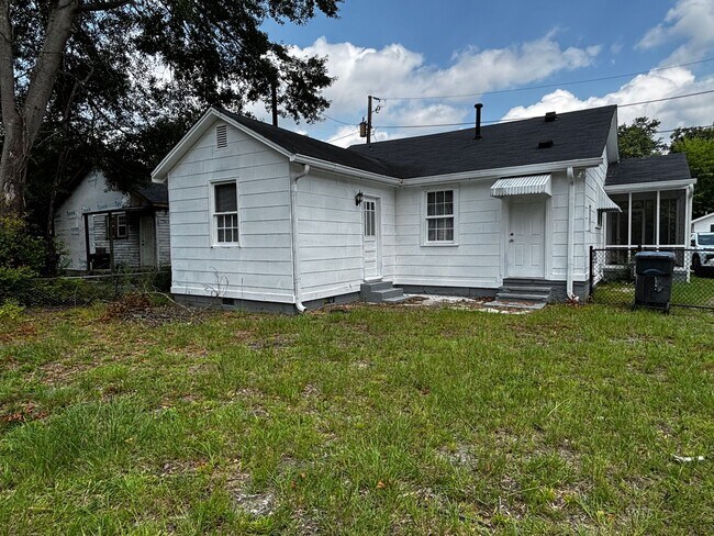 Building Photo - 114 Calvary Dr