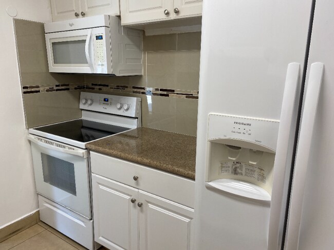 Building Photo - 4975 SW 129th Ct