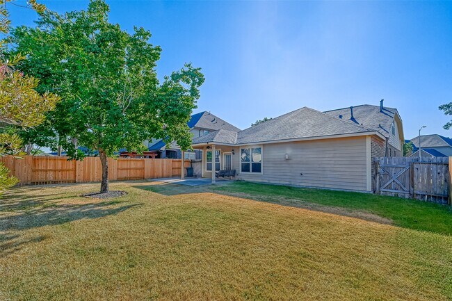 Building Photo - 17243 Lowell Lake Ln