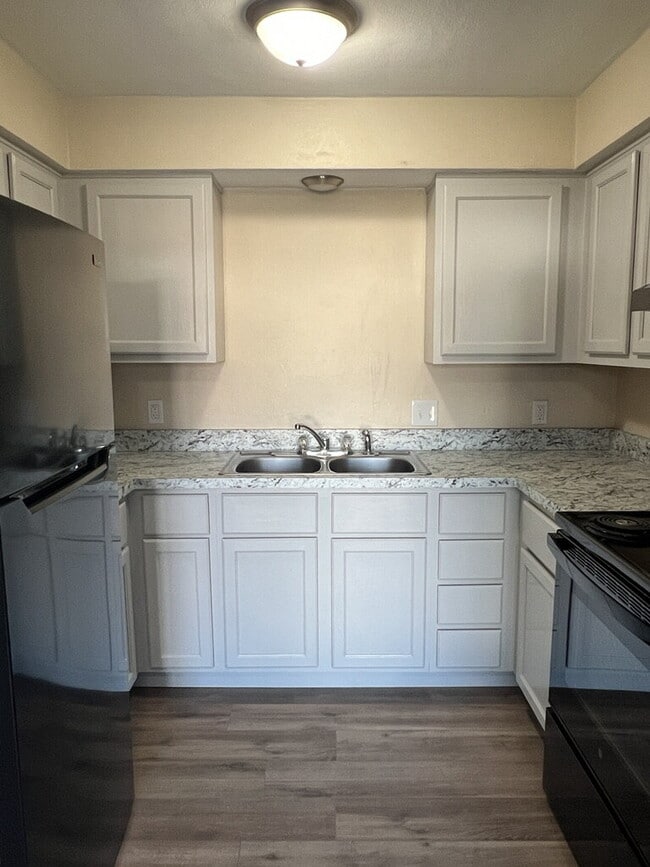 Building Photo - 1025 E Pearl St