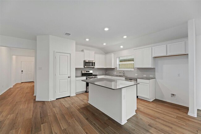 Building Photo - 443 Sebring Cir