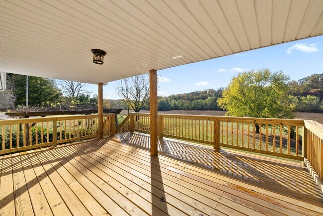 Building Photo - 4 Bedroom Home For Rent in St. B Area of Clarksville!