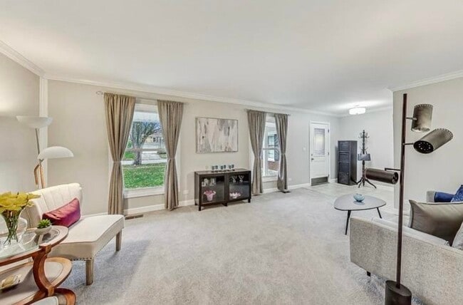 Building Photo - 1232 W Jefferson Ave