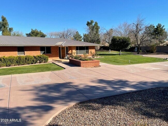 Building Photo - 375 S Buena Vista Ave