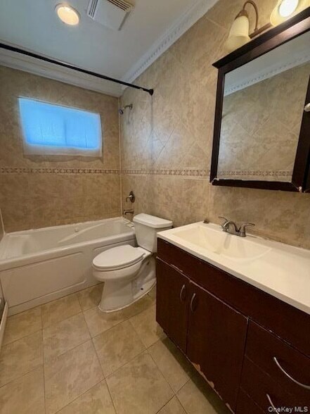 Building Photo - 3173 Roxbury Ln