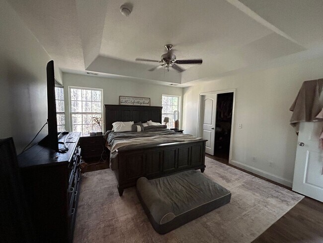 Building Photo - Bradley Point Residence for Rent - 4 Bedroom/2.5 Bath