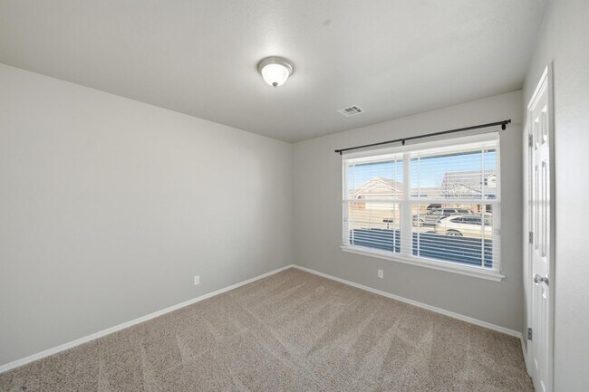 Building Photo - 10710 N 146th E Ave