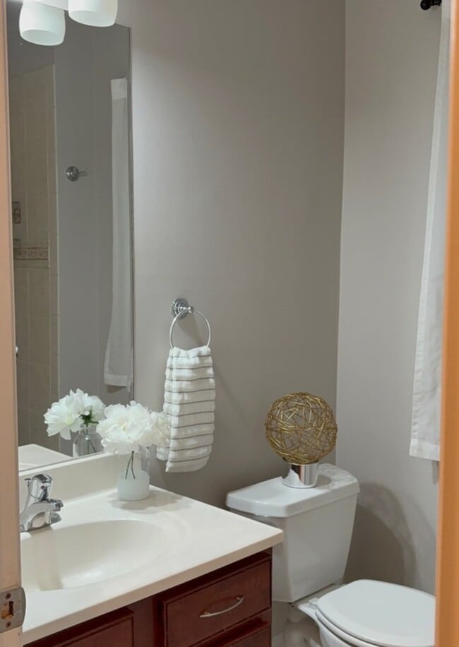 Building Photo - 5924 N Milwaukee Ave