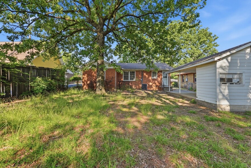 Building Photo - 3902 N Cypress St