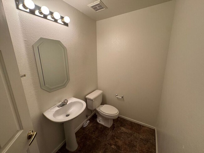 Building Photo - 10225 N 12th Pl