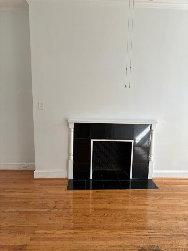 Building Photo - 532 E 22nd St
