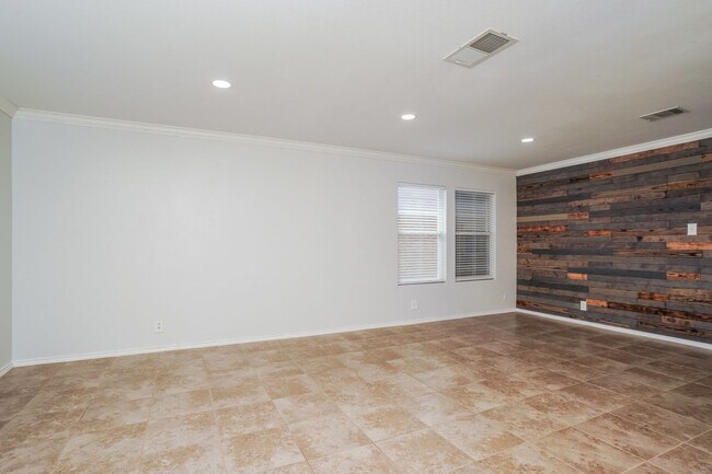 Building Photo - Large 5 Bedroom! $250 off the first full month!