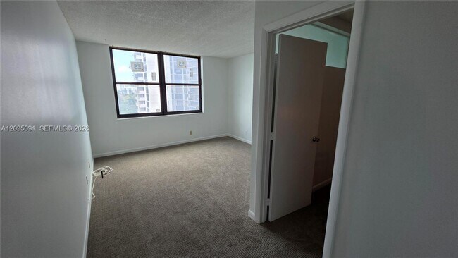 Building Photo - 18151 NE 31st Ct