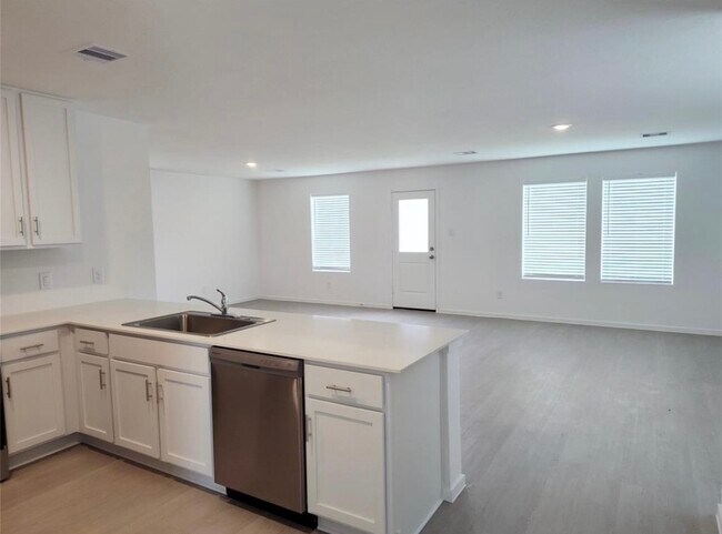 Building Photo - 28763 Texas Plns Dr
