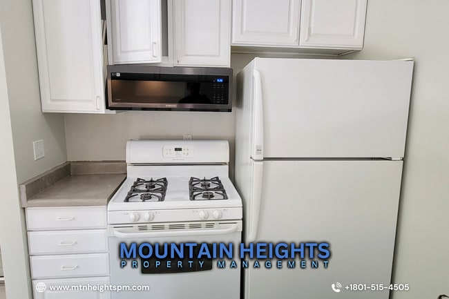 Building Photo - 450 E Creekside Cir