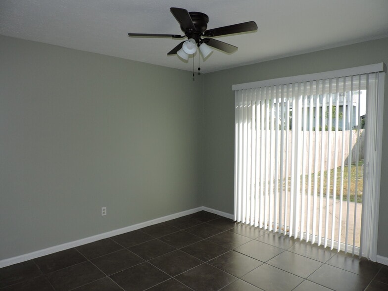 Building Photo - 5931 Pinetree Ave