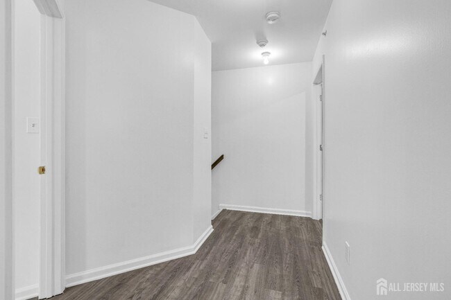 Building Photo - 21 Inverness Dr