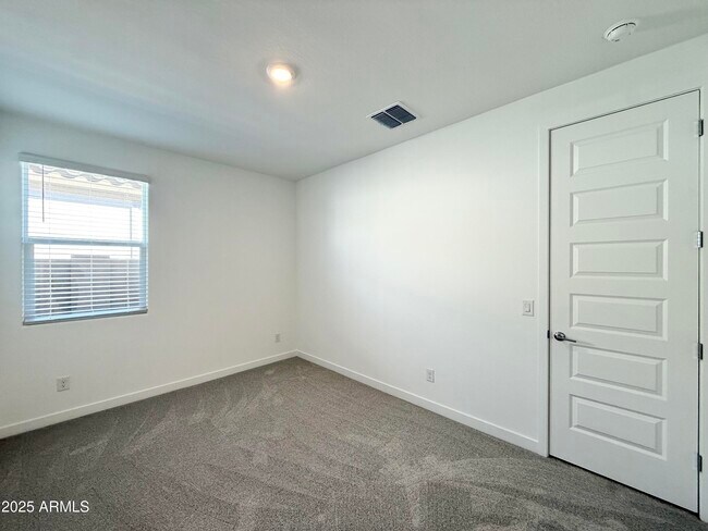 Building Photo - 9543 W Avalon Dr