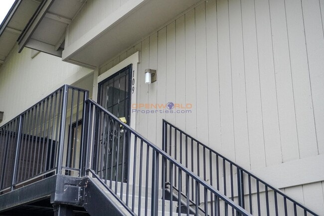 Building Photo - 2 Bed | 2 Bath | Light, Bright & Airy Cond...