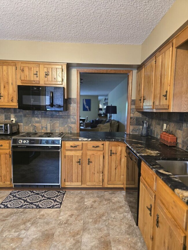 Building Photo - Lakeside Condo