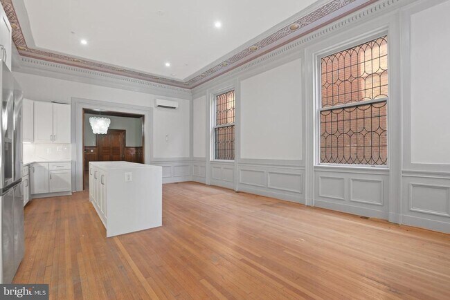 Building Photo - 812 Park Ave