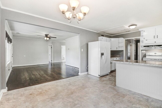 Building Photo - RENOVATED 2 BR, 1.5 BA W/ DETACHED GARAGE/ STORAGE - PIKEVILLE SCHOOLS