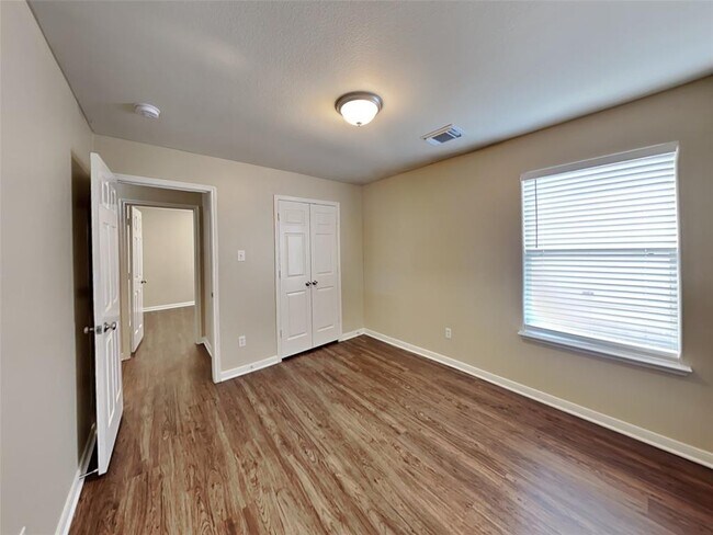 Building Photo - 28926 Village Creek Loop