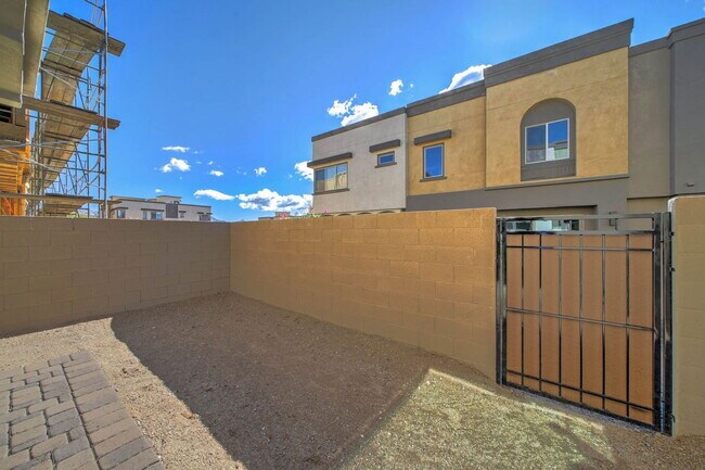 Building Photo - 7439 E Conquistadores Dr