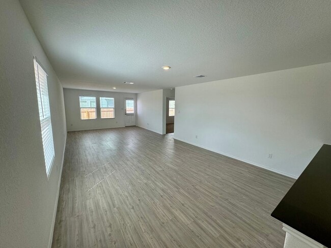 Building Photo - Modern 4-Bedroom Home with Community Pool ...