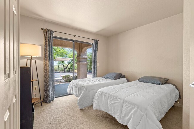 Building Photo - Furnished 3 Bedroom close to Downtown Tucson Pima West and U of A