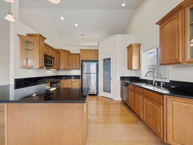 Building Photo - 2607 Stonecreek Dr