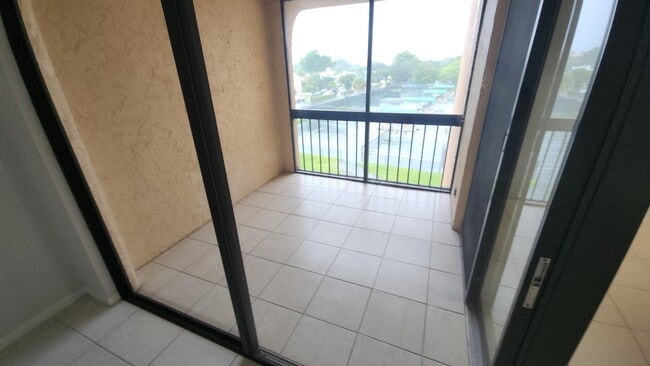 Building Photo - 450 Egret Cir