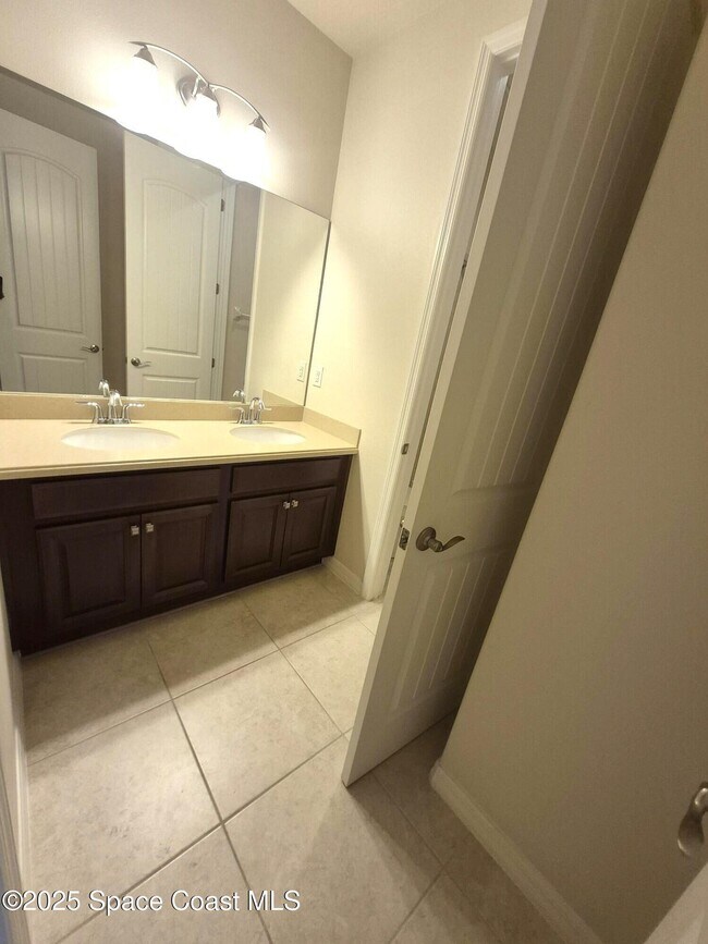 Building Photo - 3325 Sedge Dr