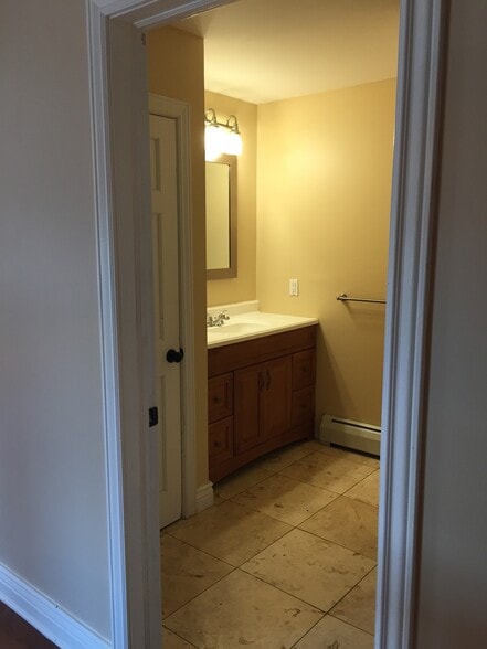 Building Photo - 23 S Main St Apt 5