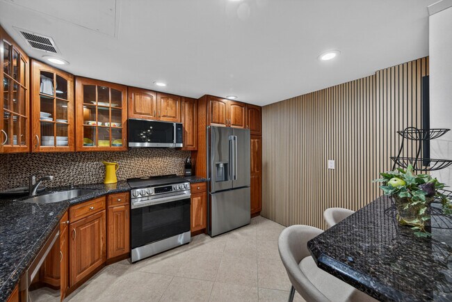 Building Photo - 2851 S Ocean Blvd