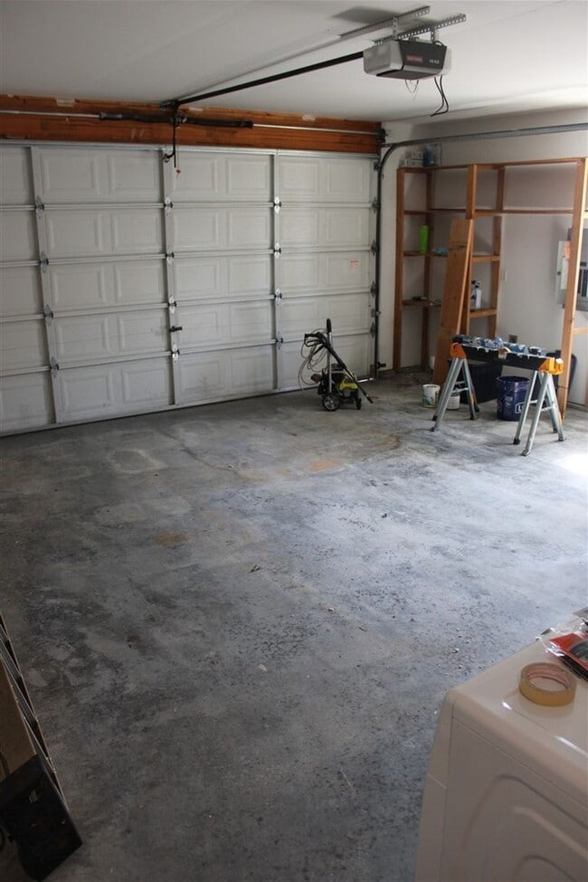 Building Photo - 3 Bedroom, 2 Bathroom House in Burlington!