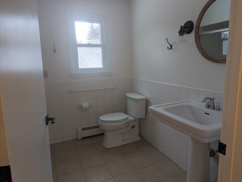 Building Photo - 212 Dewey St