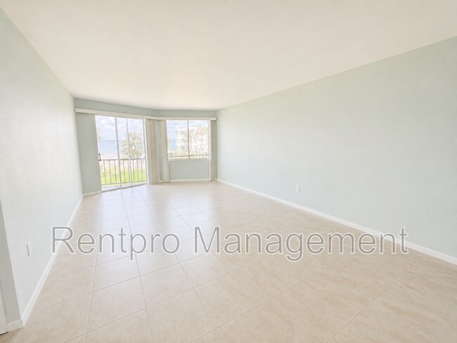 Building Photo - 771 John Ringling Blvd