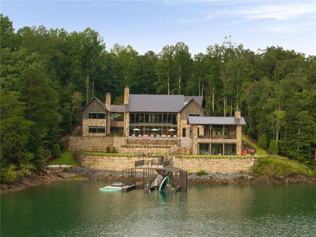 Building Photo - 725 Rocky Point Dr