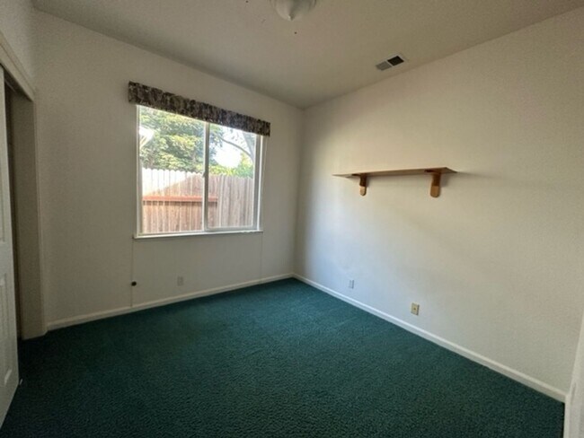 Building Photo - Gem of a rental home in East Davis